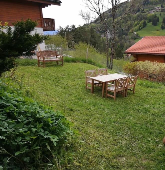 Confortable Chalet Avec Magnifique Vue En Gruyere. Шарме Екстериор снимка