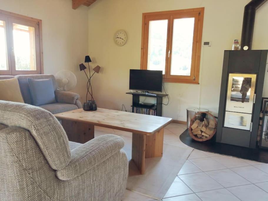 Confortable Chalet Avec Magnifique Vue En Gruyere. Шарме Екстериор снимка