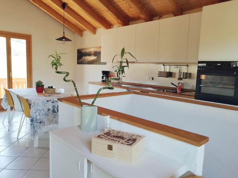 Confortable Chalet Avec Magnifique Vue En Gruyere. Шарме Екстериор снимка