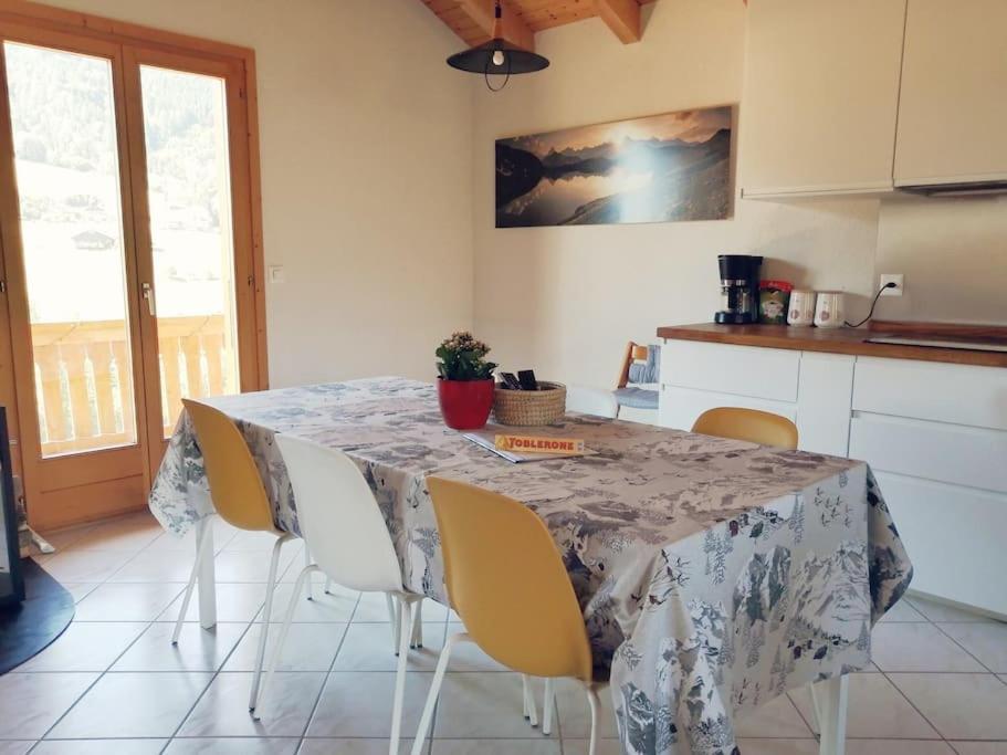 Confortable Chalet Avec Magnifique Vue En Gruyere. Шарме Екстериор снимка